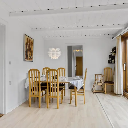 Apartment In With Kitchen *