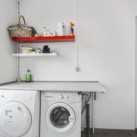 דירה In With Kitchen